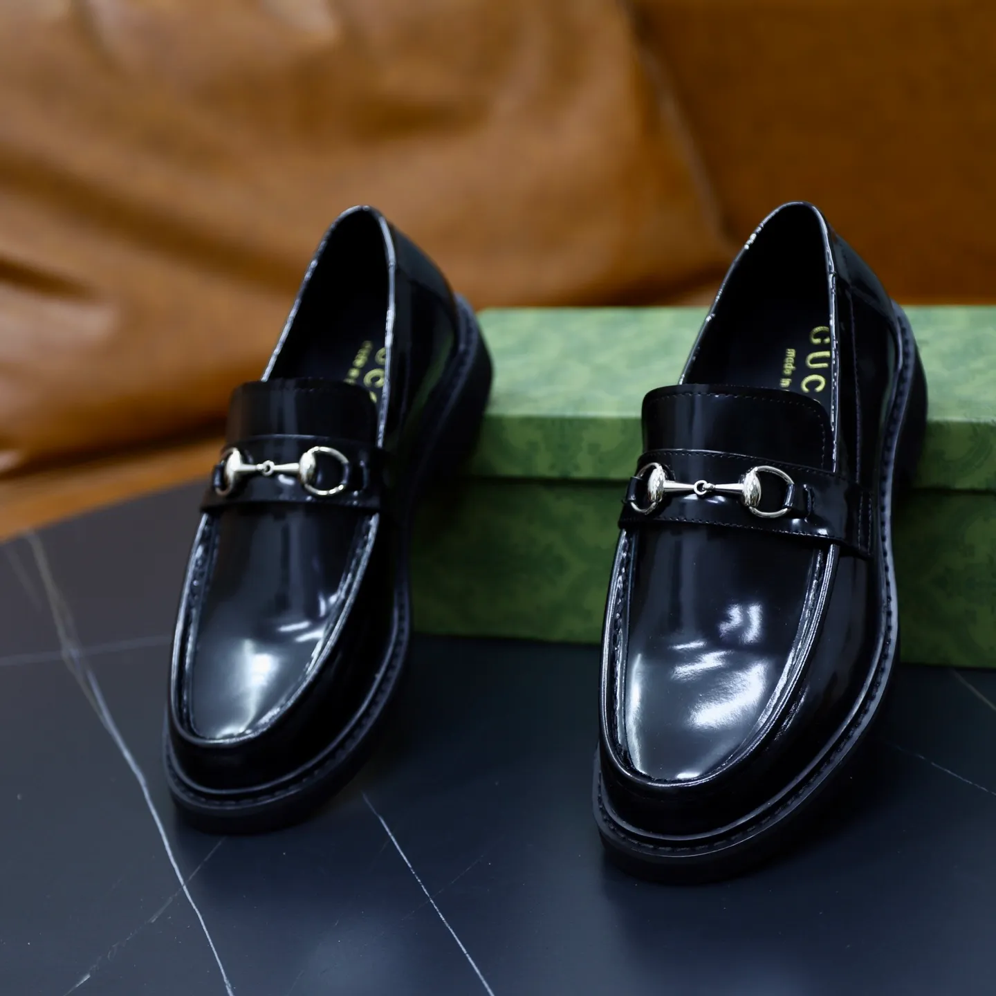Ex-factory price: 540💰🙅‍♂️🙅‍♂️🙅‍♂️ Brand: GUCCI Standard code: Men's code 38-44 (45 can be customized) Grade: Same style as the official website Original order quality Material: Original cowhide surface Comfortable cowhide lining Original outsole Style category: Men's fashionable casual leather shoes Distinguished big-name luxury elements Top luxury Color: actual picture color